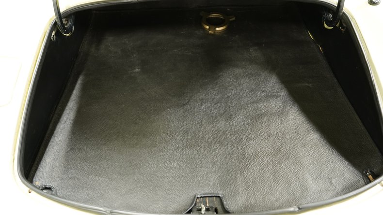 Unknown-E-type-1968-Pale-Primrose-Black-48