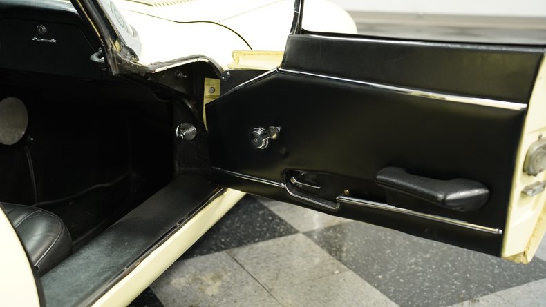 Unknown-E-type-1968-Pale-Primrose-Black-9