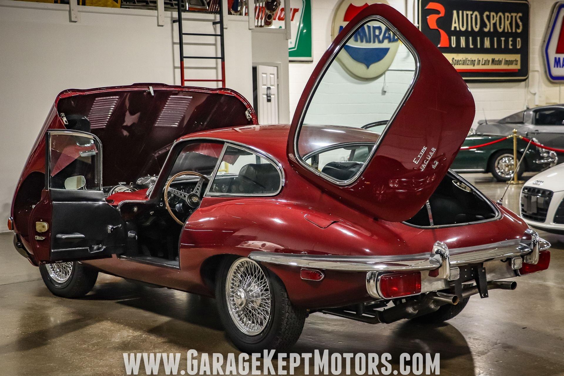 Unknown-E-type-1971-Regency-Red-Black-14