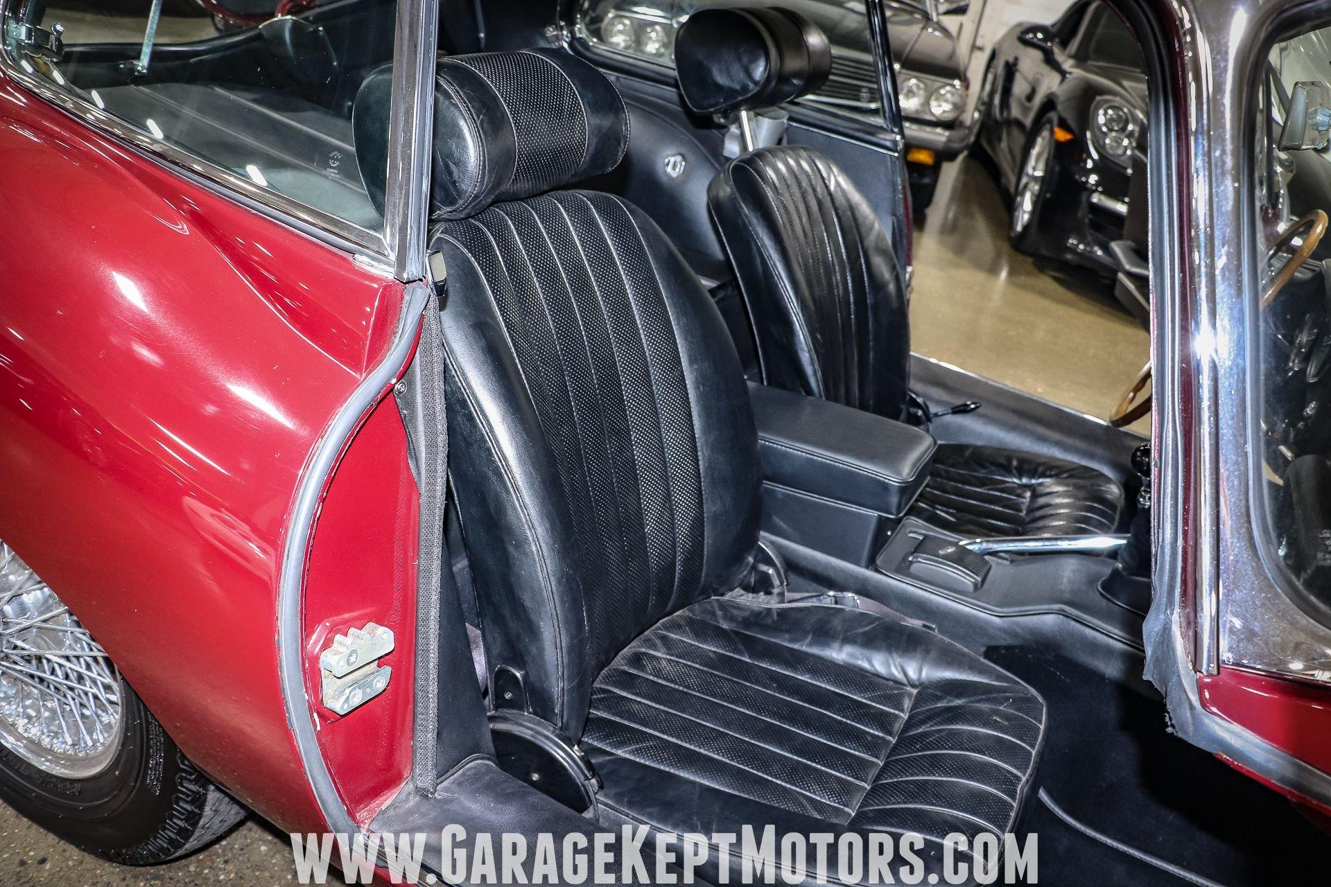 Unknown-E-type-1971-Regency-Red-Black-16