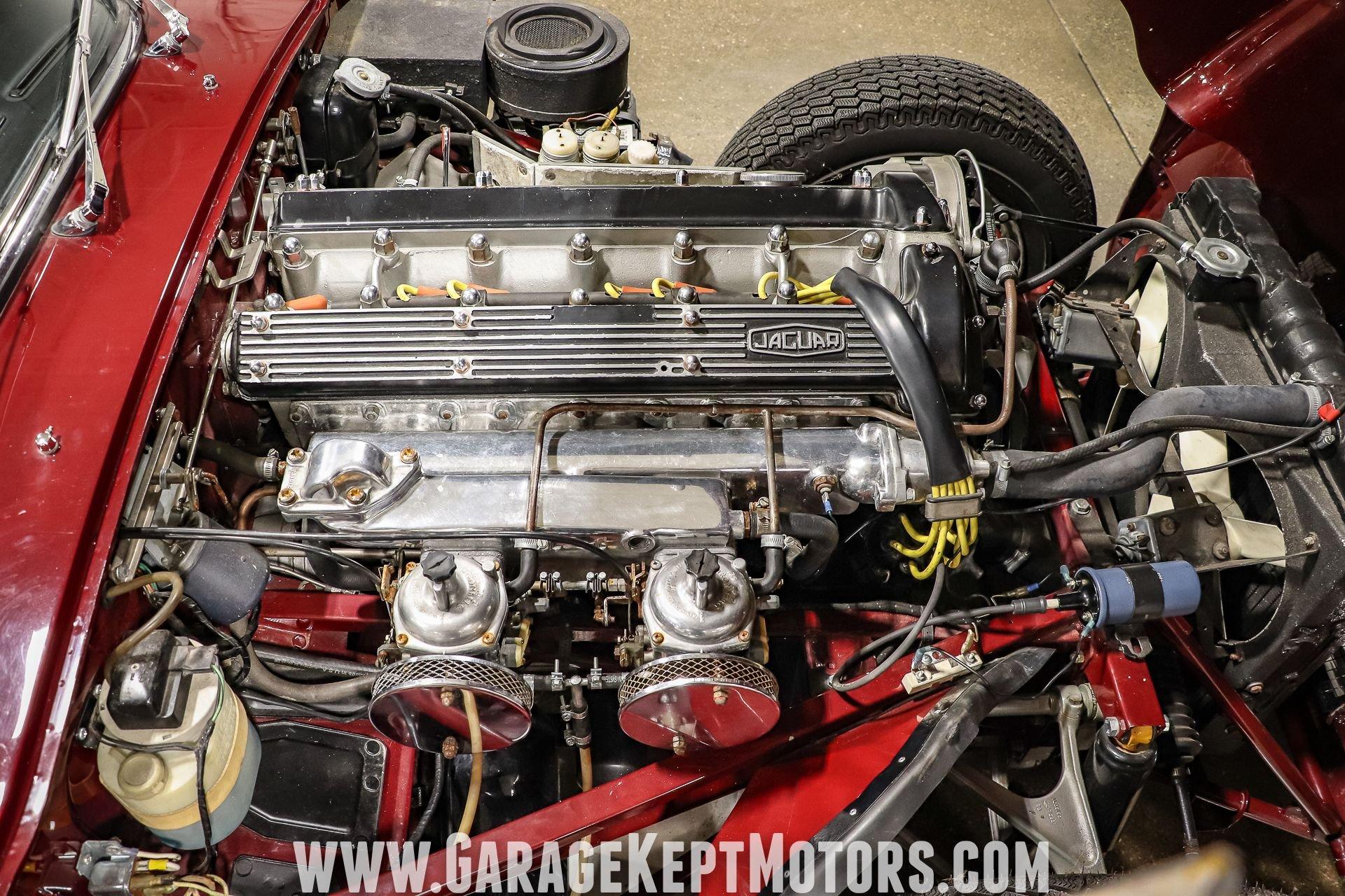 Unknown-E-type-1971-Regency-Red-Black-17