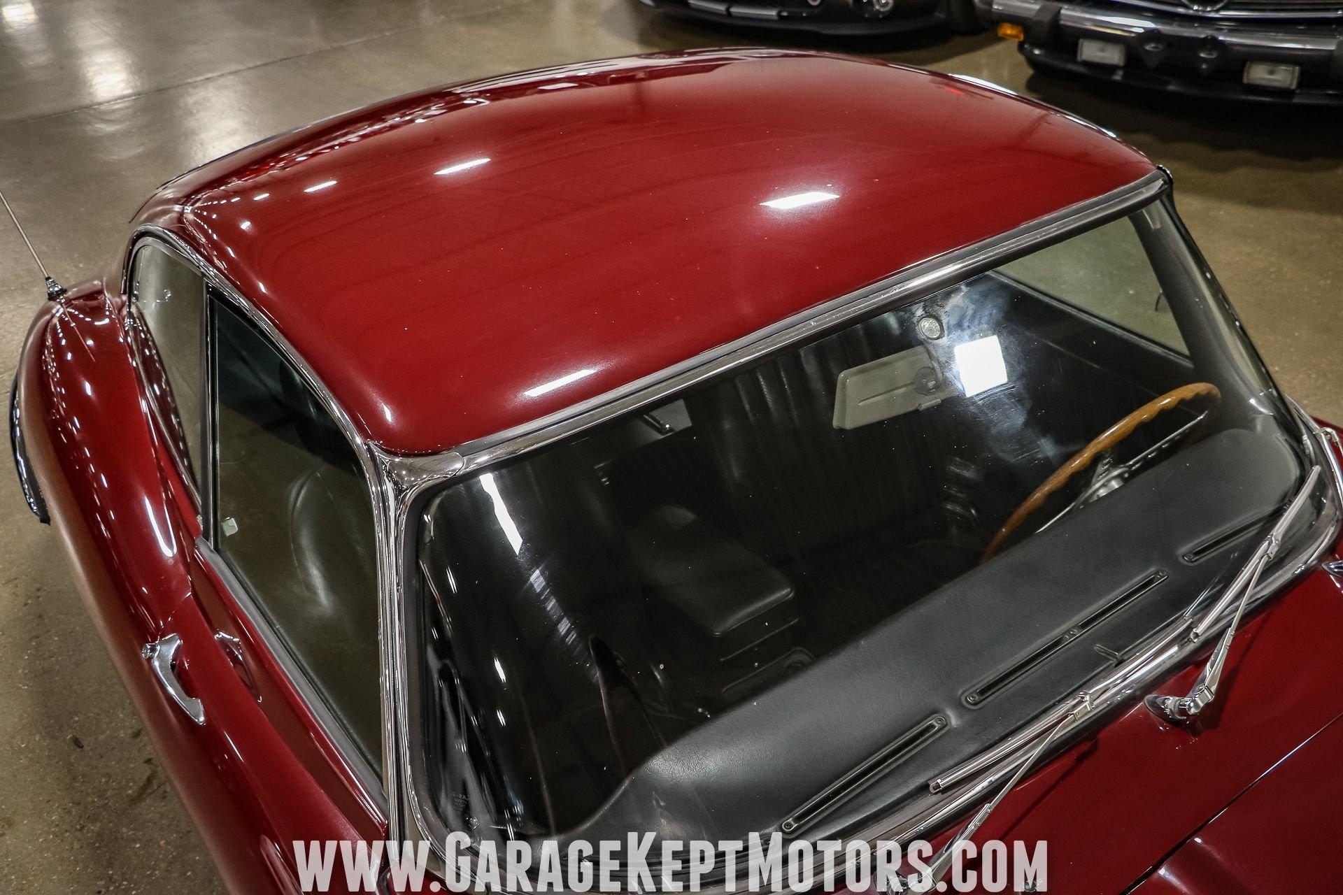 Unknown-E-type-1971-Regency-Red-Black-34