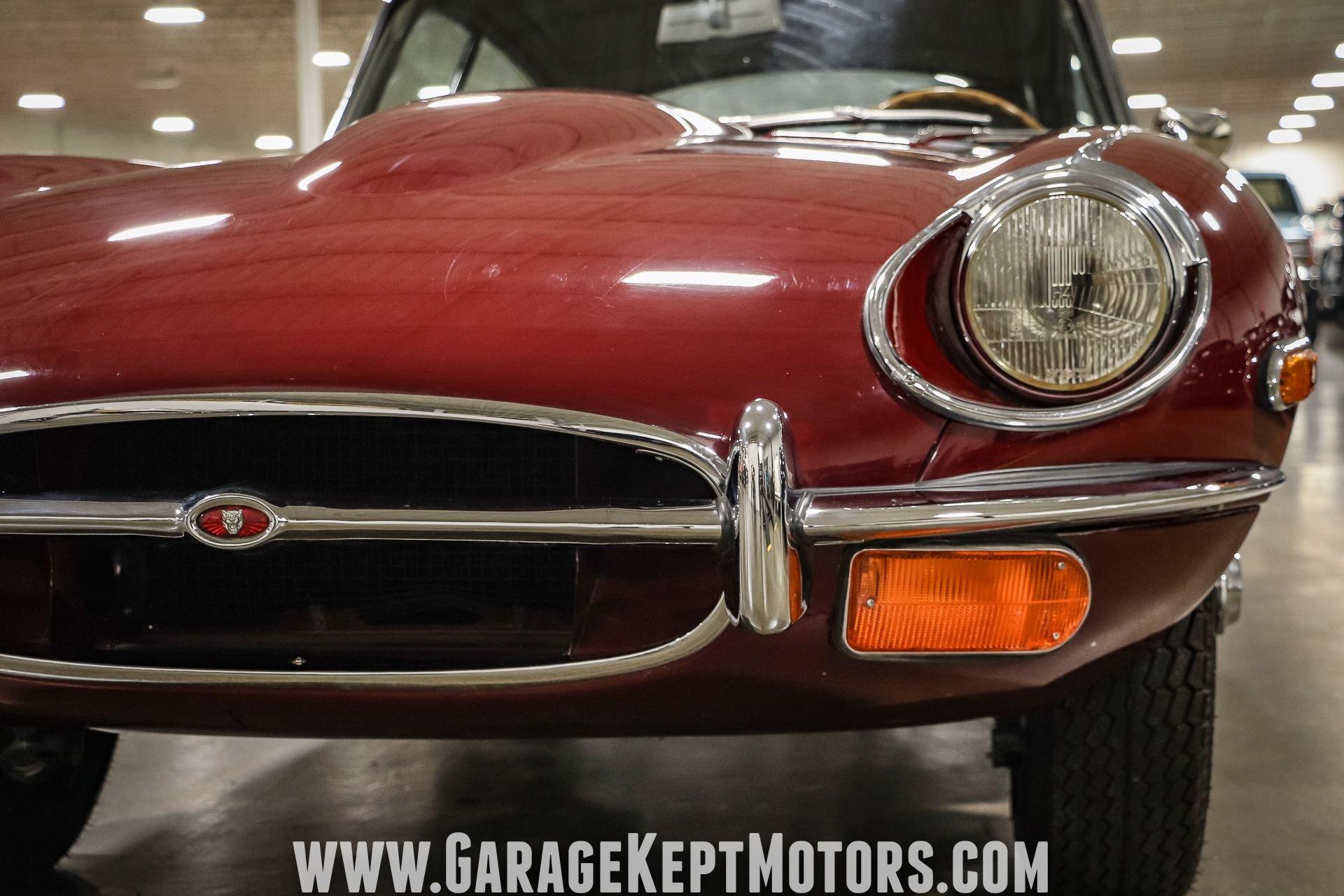 Unknown-E-type-1971-Regency-Red-Black-37
