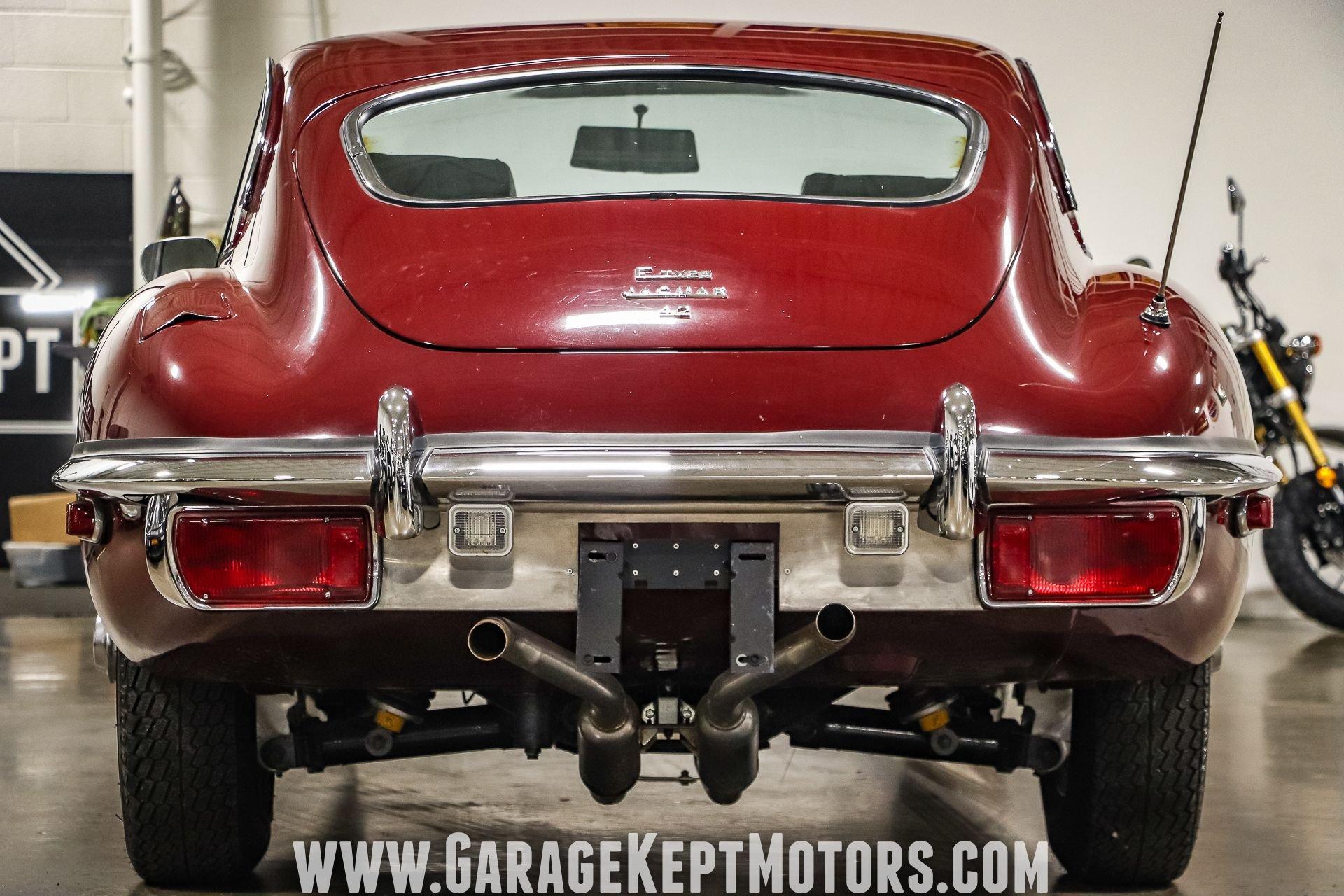 Unknown-E-type-1971-Regency-Red-Black-9