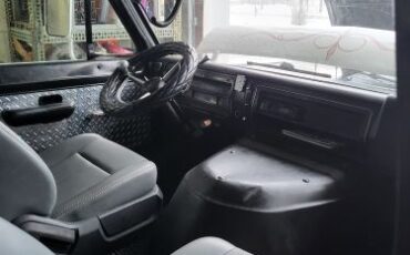 Unknown-Econoline-1972-White-Gray-16