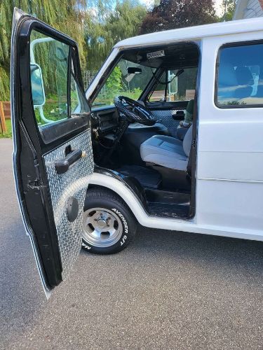 Unknown-Econoline-1972-White-Gray-24