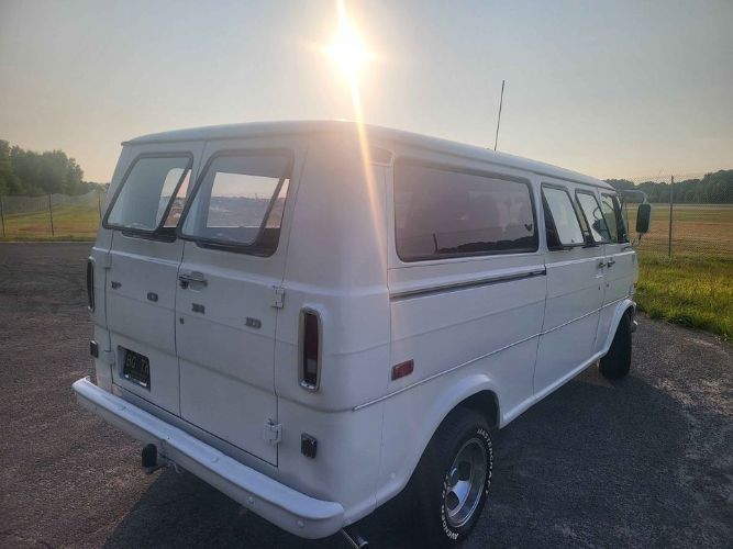 Unknown-Econoline-1972-White-Gray-26