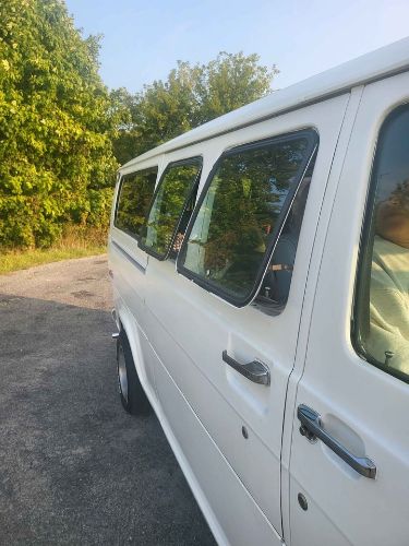 Unknown-Econoline-1972-White-Gray-27