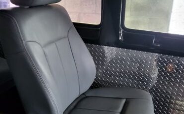 Unknown-Econoline-1972-White-Gray-35