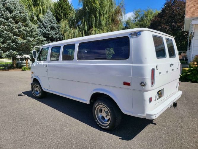 Unknown-Econoline-1972-White-Gray-4