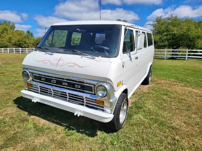 Unknown-Econoline-1972-White-Gray-5