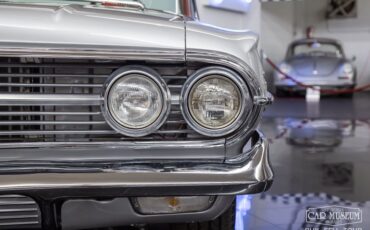 Unknown-El-camino-1960-Silver-Red-Leather-35
