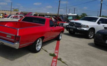 Unknown-El-camino-1972-Red-Black-Leather-5