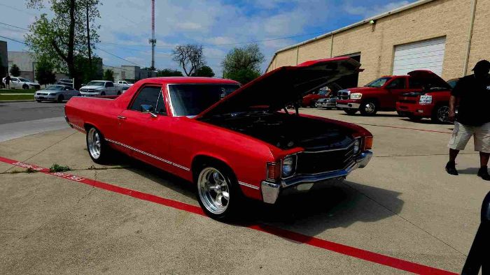 Unknown-El-camino-1972-Red-Black-Leather