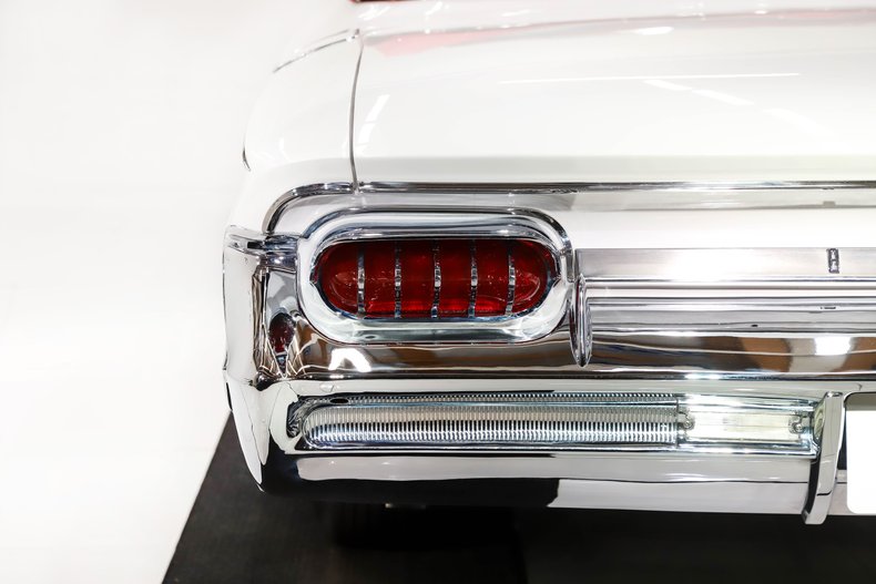 Unknown-Electra-1961-Arctic-White-Red-Leather-40