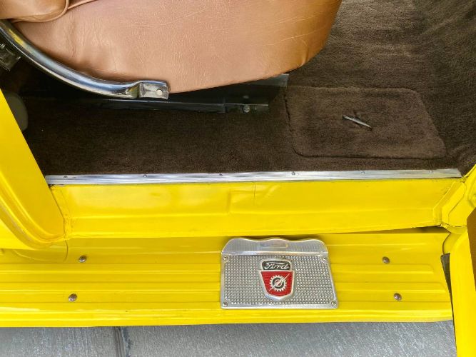 Unknown-F-100-1955-Yellow-16