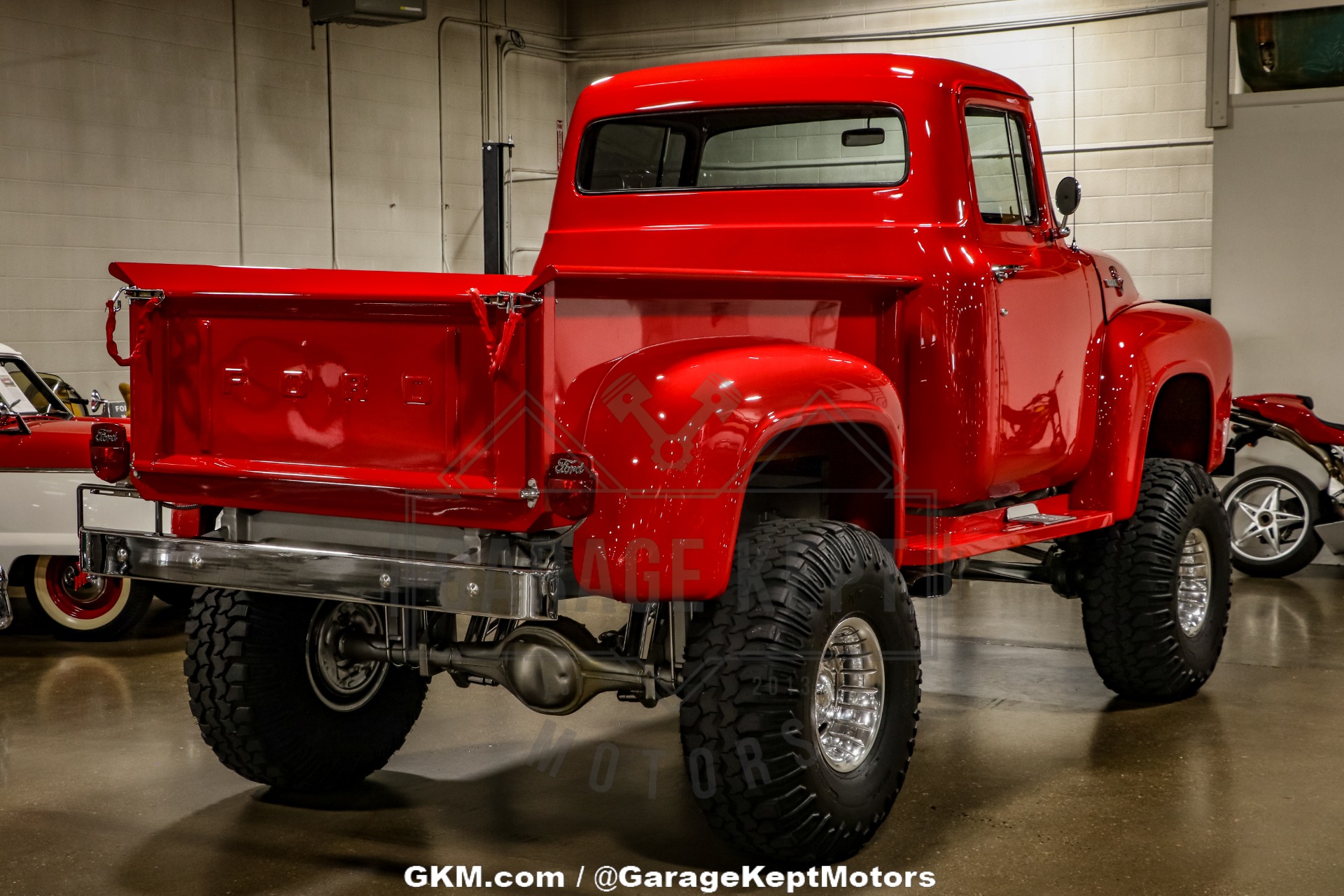 Unknown-F-100-1956-Red-Gray-22