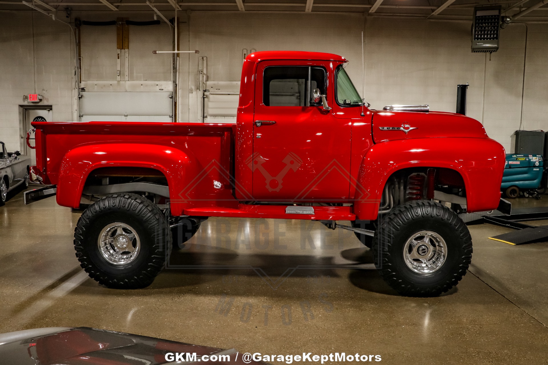 Unknown-F-100-1956-Red-Gray-24