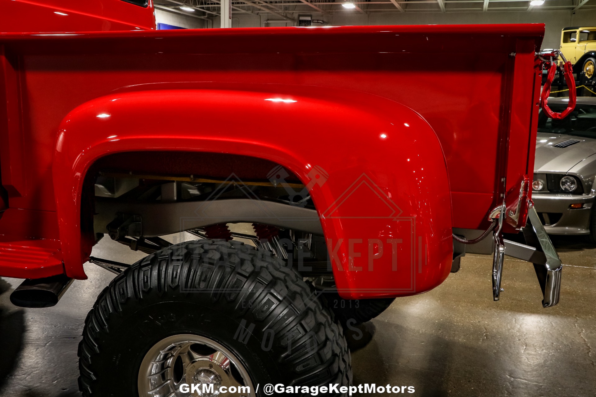 Unknown-F-100-1956-Red-Gray-4