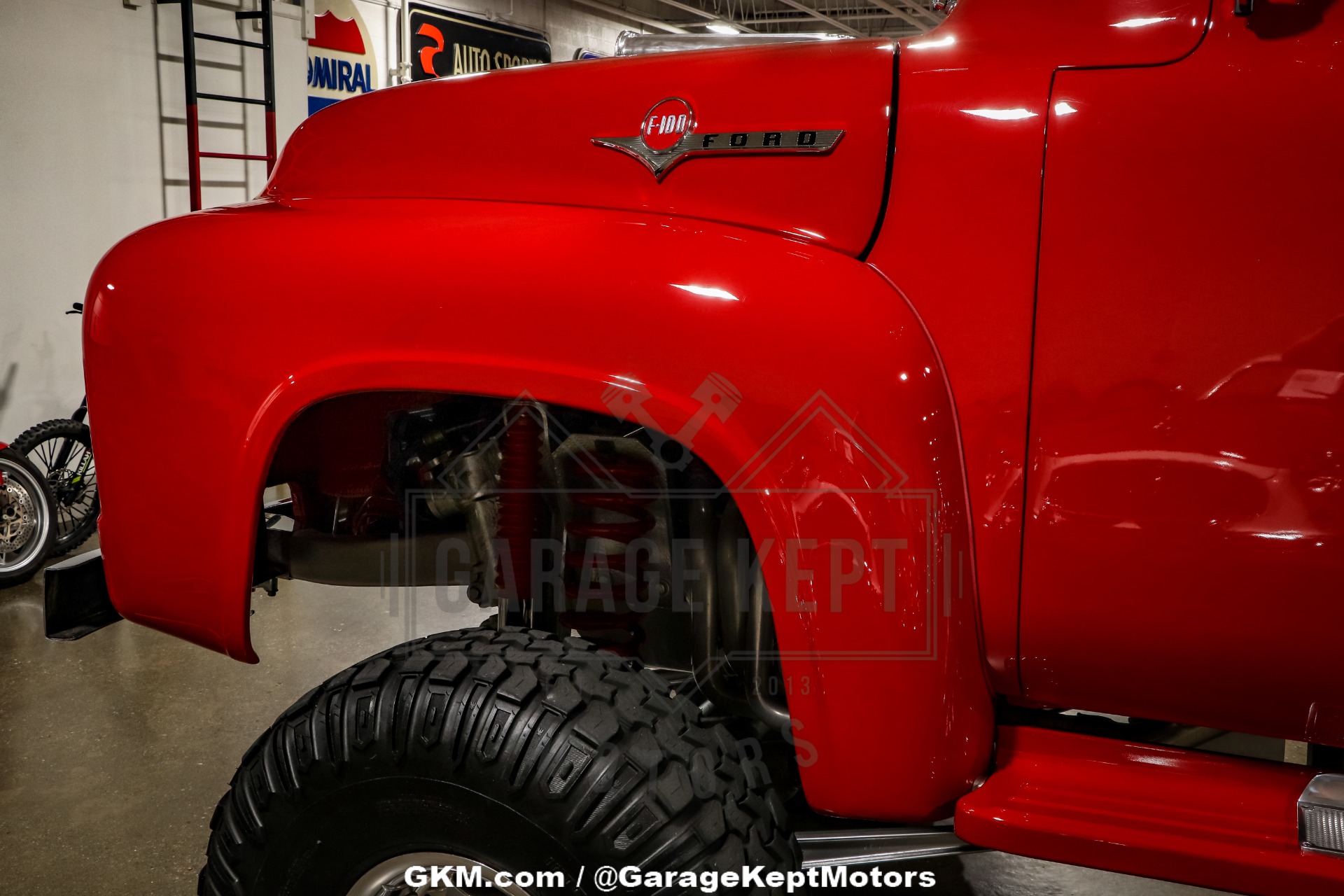 Unknown-F-100-1956-Red-Gray-46
