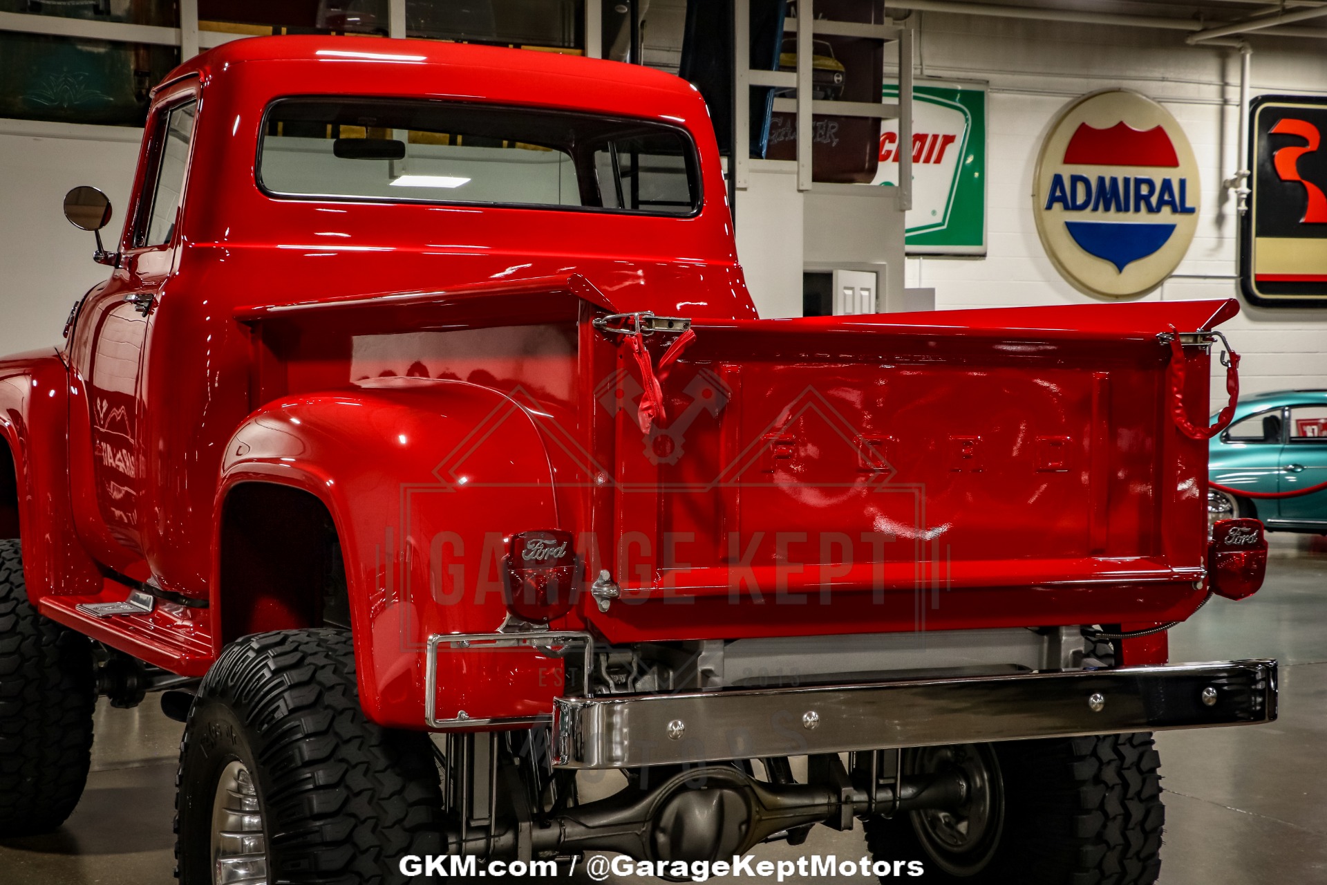 Unknown-F-100-1956-Red-Gray-6