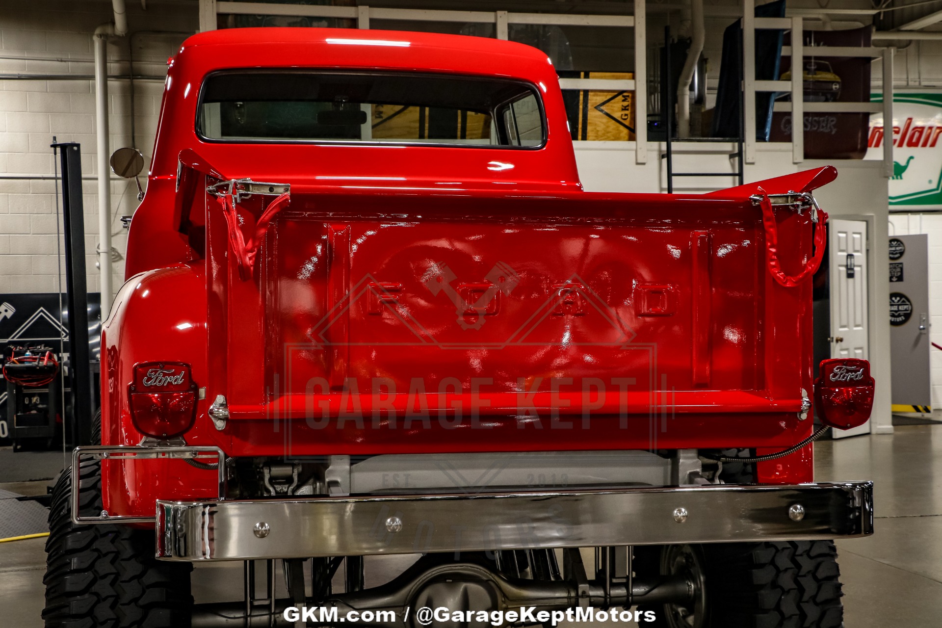 Unknown-F-100-1956-Red-Gray-7