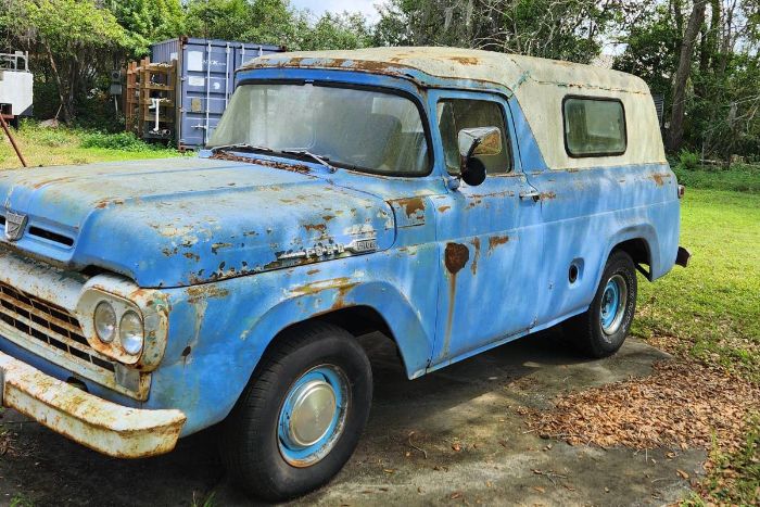 Unknown-F-100-1960-Blue