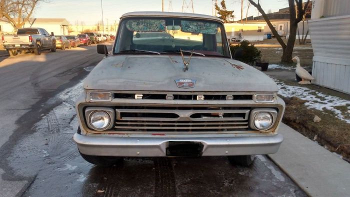 Unknown-F-100-1966-Red