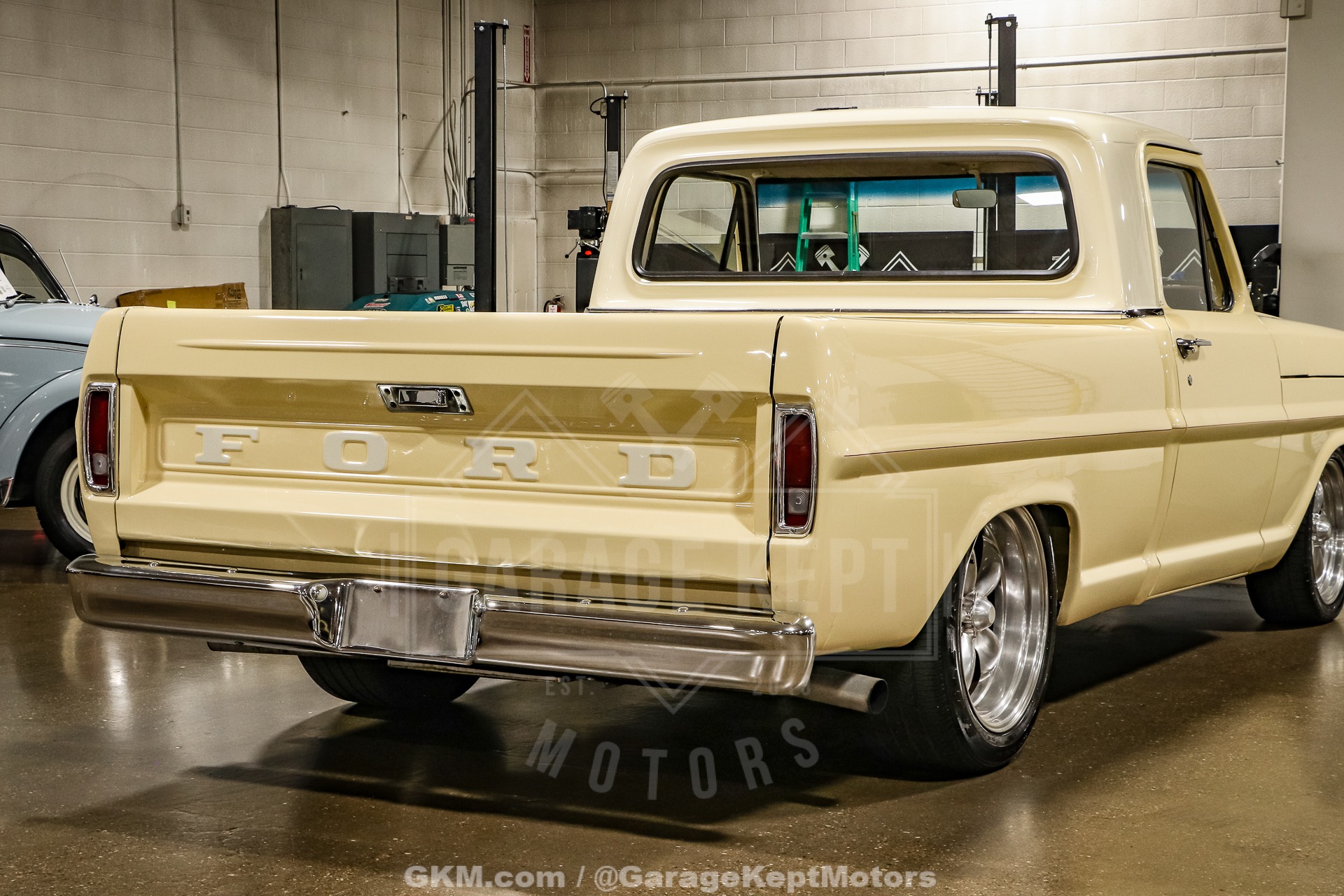 Unknown-F-100-1967-Yellow-Red-10