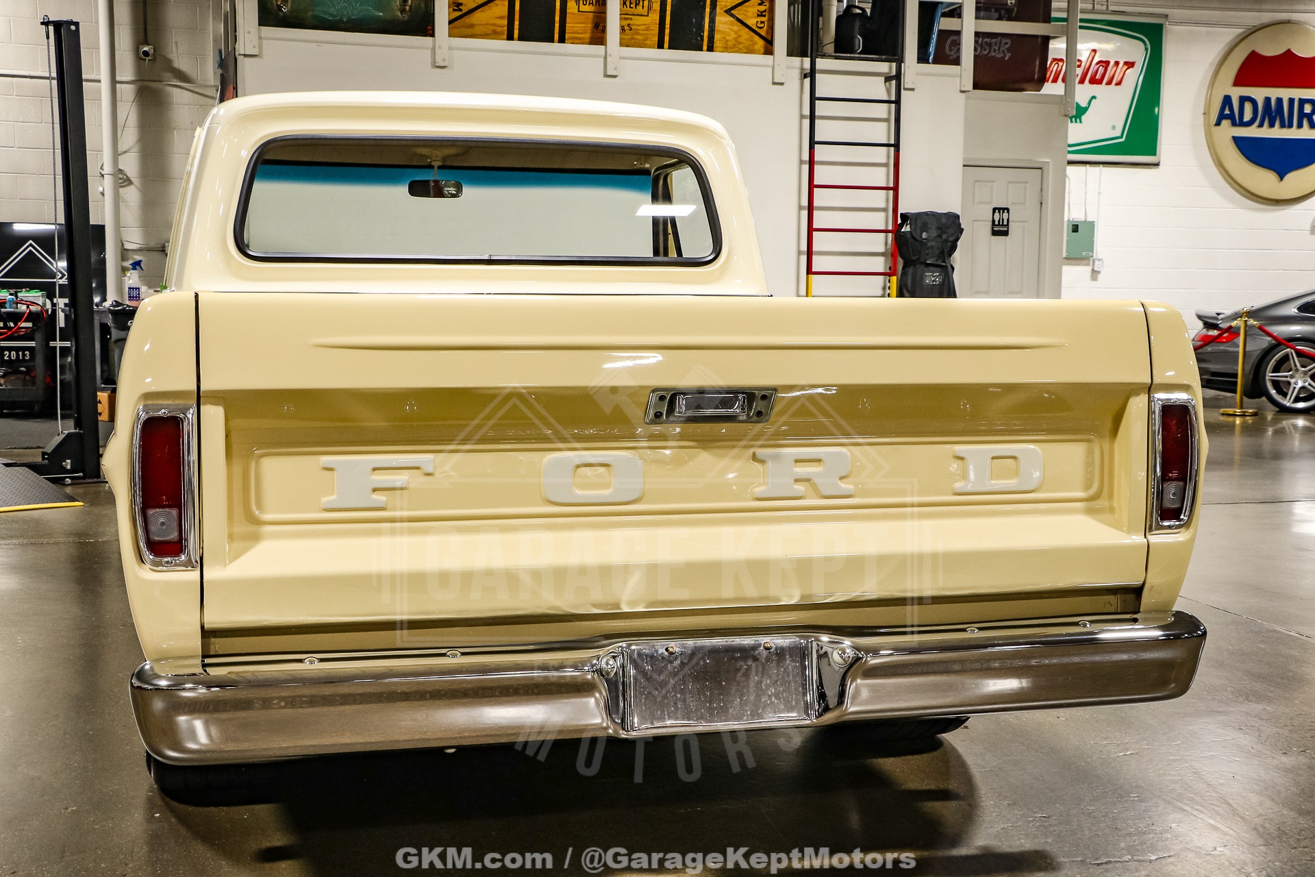 Unknown-F-100-1967-Yellow-Red-9