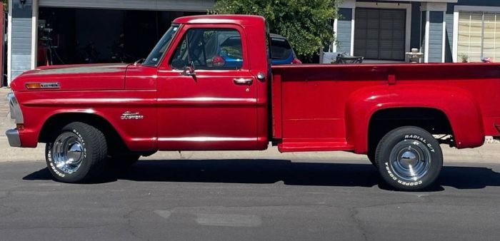 Unknown-F-100-1970-Red-1