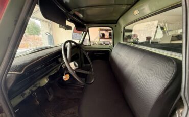 Unknown-F-100-1970-Red-7