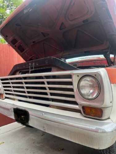 Unknown-F-250-1967-Wimbledon-WhiteRang-Dark-Barcelona-Red-1