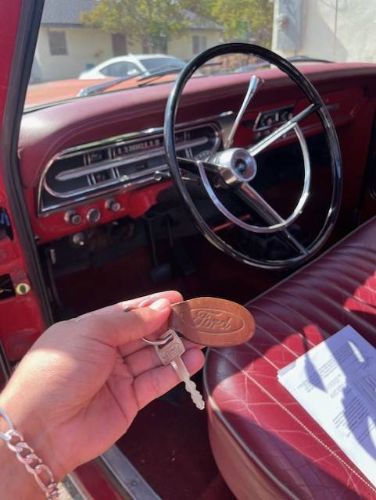 Unknown-F-250-1967-Wimbledon-WhiteRang-Dark-Barcelona-Red-5