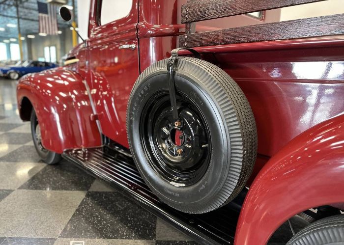Unknown-F1-1946-Maroon-6