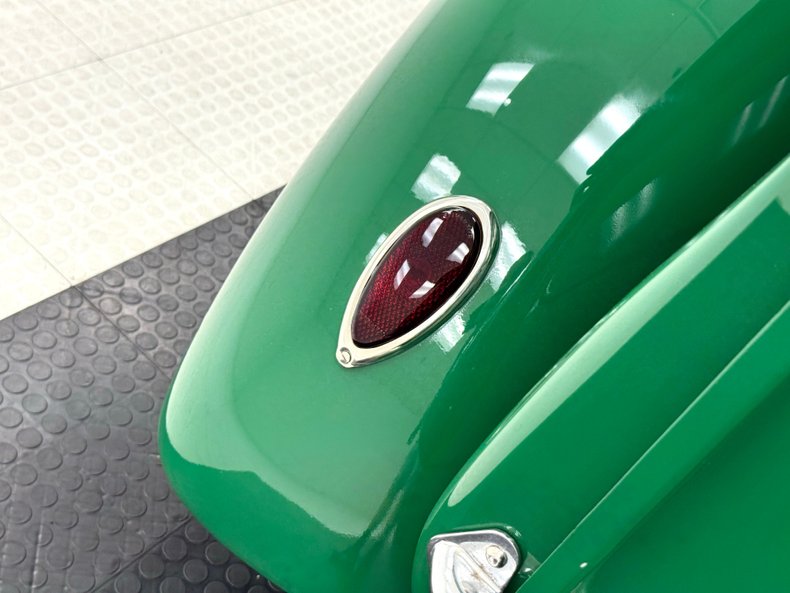 Unknown-F1-1947-Medium-Green-Ivory-19