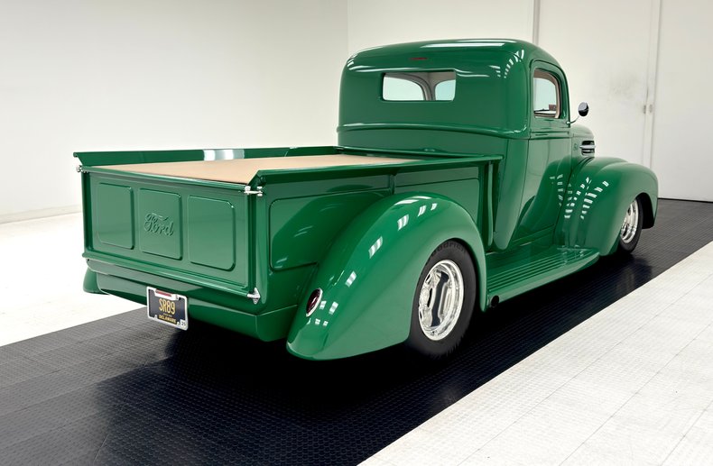 Unknown-F1-1947-Medium-Green-Ivory-3