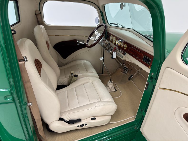 Unknown-F1-1947-Medium-Green-Ivory-42