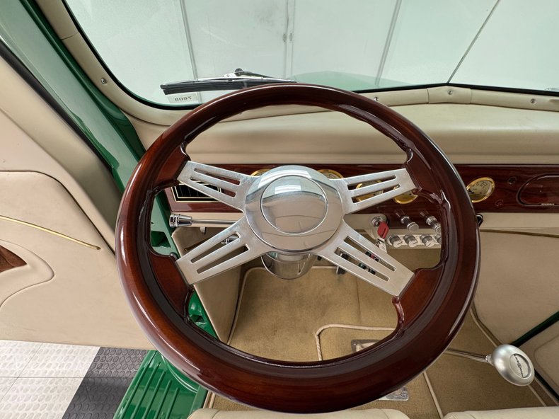 Unknown-F1-1947-Medium-Green-Ivory-43