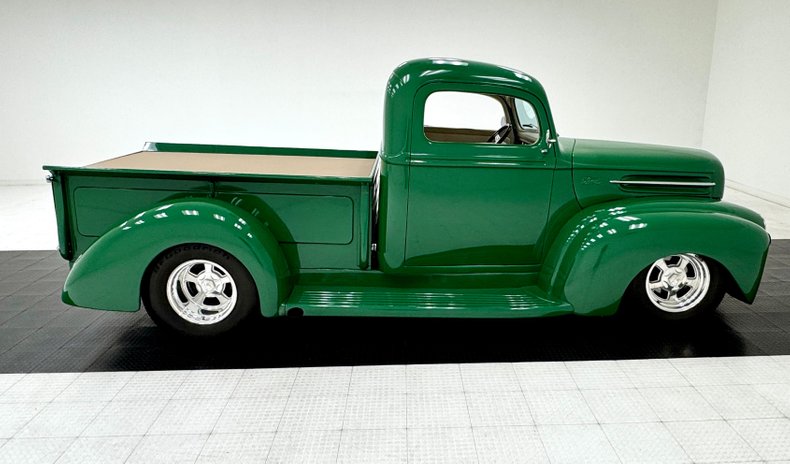 Unknown-F1-1947-Medium-Green-Ivory-7