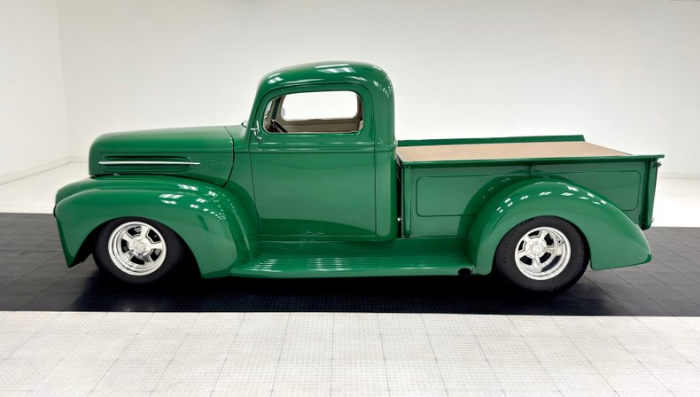 Unknown-F1-1947-Medium-Green-Ivory