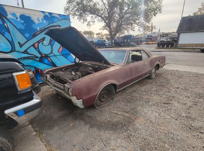 Unknown-F85-1966-Burgundy-Black-1