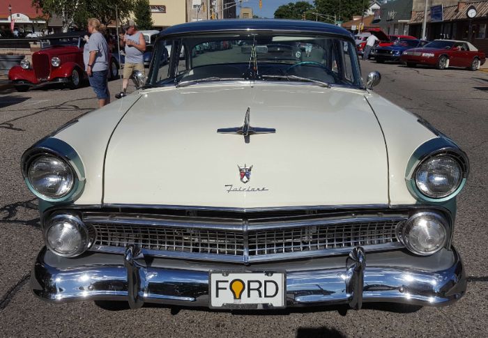 Unknown-Fairlane-1955-11