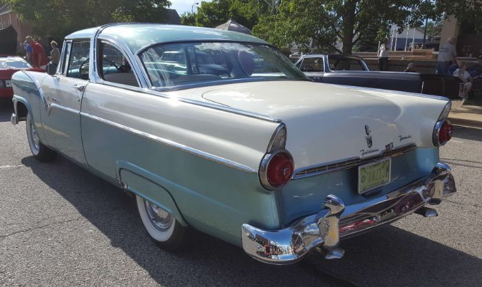 Unknown-Fairlane-1955-7