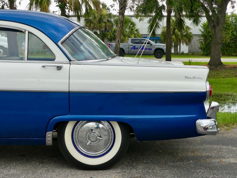 Unknown-Fairlane-1955-Blue-White-Blue-10
