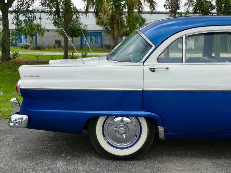 Unknown-Fairlane-1955-Blue-White-Blue-12