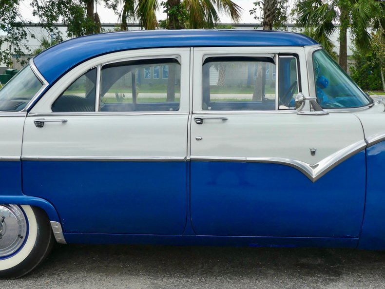 Unknown-Fairlane-1955-Blue-White-Blue-16