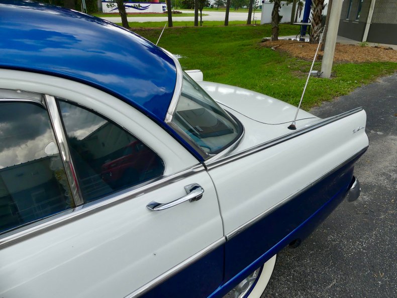 Unknown-Fairlane-1955-Blue-White-Blue-24