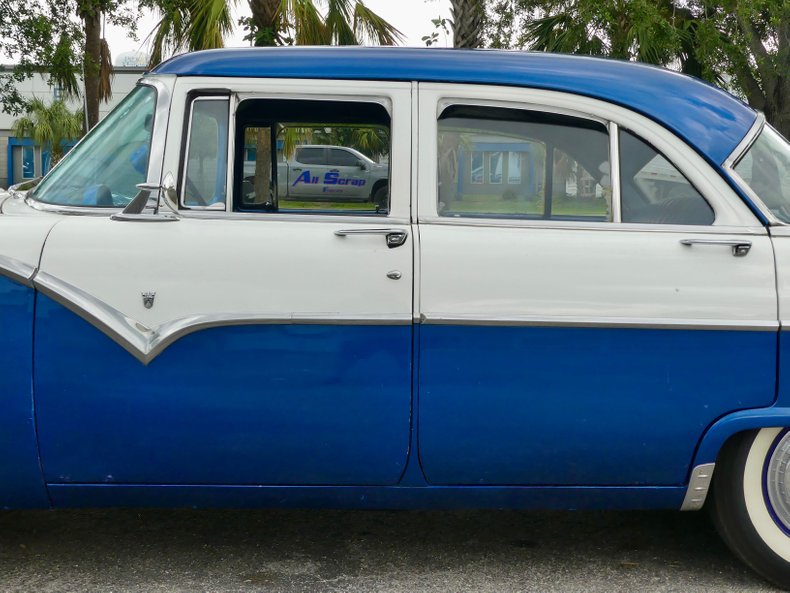Unknown-Fairlane-1955-Blue-White-Blue-4