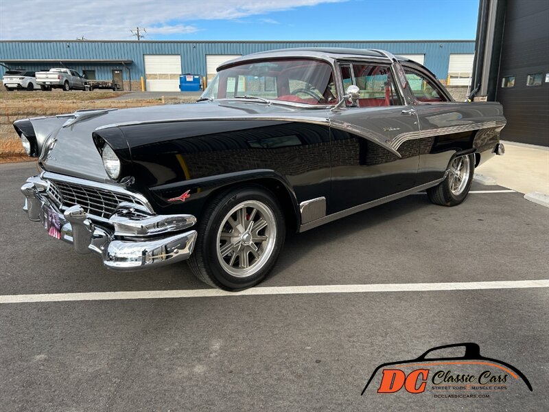 Unknown-Fairlane-1956-Black-Black